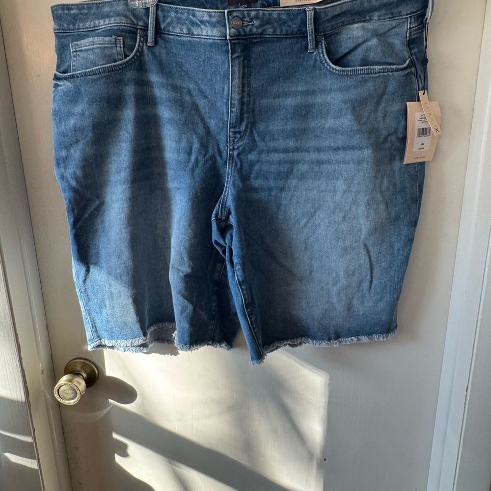 NYDJ Plus 20W Quinn Boyfriend Denim Shorts Lift Tuck Water Conscious Frayed